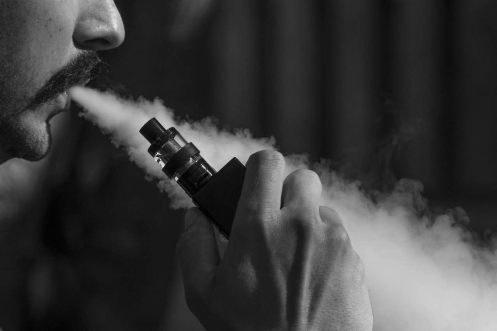 Une box produit plus de vapeur qu'une cigarette électronique tube
