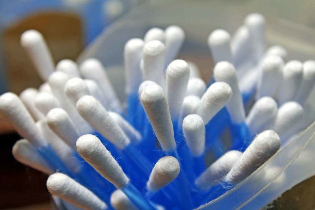 nettoyer les saletés de sa cigarette électronique